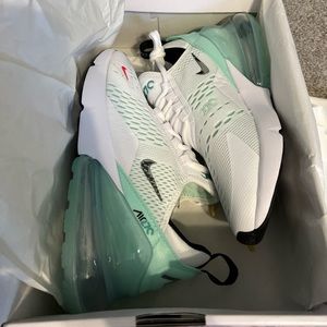 Nike Air Max 270
Mint Foam Washed Teal (Women's) size 7 NEW